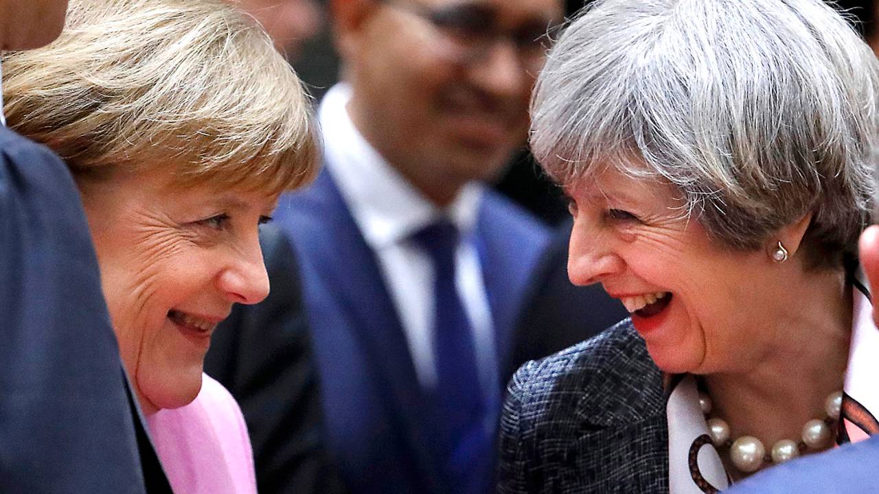 Imagens do dia - Primeira Ministra britânica Theresa May e a Chanceller da Alemanha Angela Merkel durante evento na Bélgica - 09/03/2017