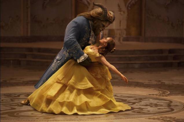 Emma Watson e Dan Stevens em cena do filme 'A Bela e a Fera' Emma Watson e Dan Stevens em cena do filme 'A Bela e a Fera'