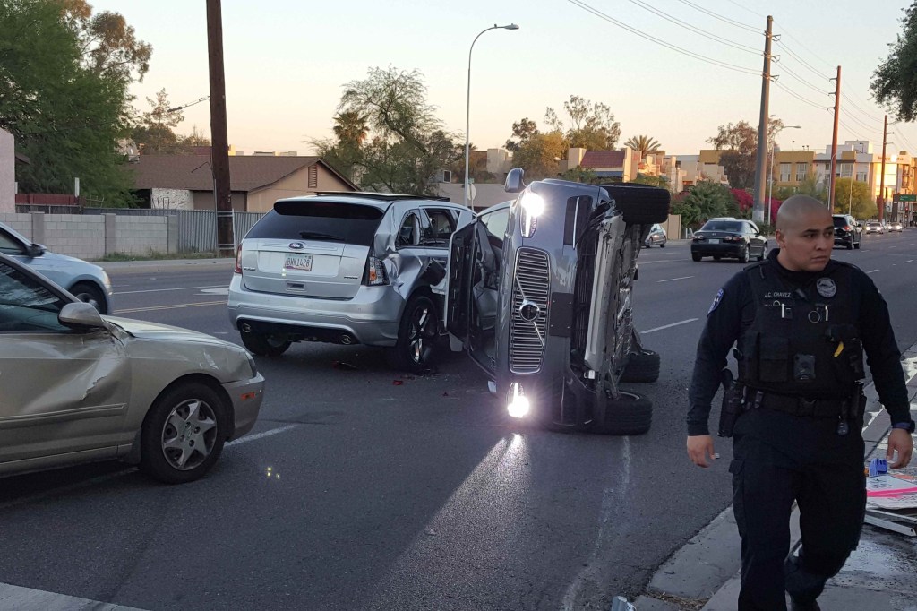 Carro autônomo da Uber sofre acidente nos EUA