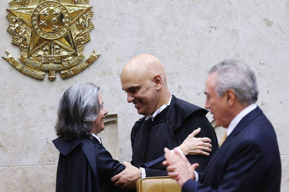 O presidente Michel Temer e a ministra Cármen Lúcia na sessão de posse do novo ministro do STF, Alexandre de Moraes, em Brasília (DF) - 22/03/2017 O presidente Michel Temer e a ministra Cármen Lúcia na sessão de posse do novo ministro do STF, Alexandre de Moraes, em Brasília (DF) - 22/03/2017