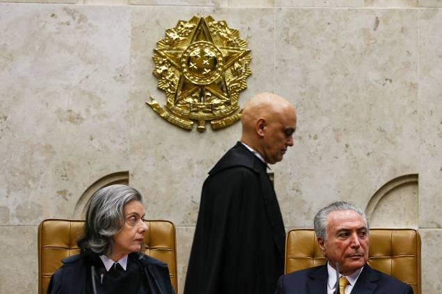 O presidente Michel Temer e a ministra Cármen Lúcia na sessão de posse do novo ministro do STF, Alexandre de Moraes, em Brasília (DF) - 22/03/2017 O presidente Michel Temer e a ministra Cármen Lúcia na sessão de posse do novo ministro do STF, Alexandre de Moraes, em Brasília (DF) - 22/03/2017
