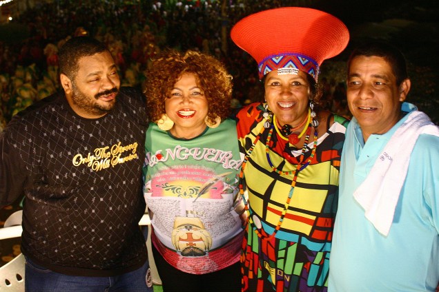 Arlindo Cruz, Alcione, Regina Casé e Zeca Pagodinho no Trio Elétrico Expresso 2222, durante carnaval - (2007)