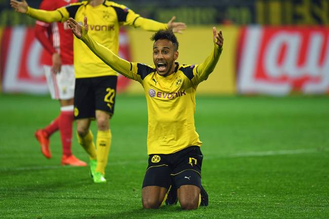 Pierre-Emerick Aubameyang, do Borussia, comemora gol durante partida contra SL Benfica, válida pela UEFA Champios League