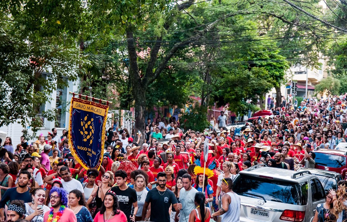 SÃO PAULO,SP,25.02.2017:BLOCO-DE-PEDRA - Carnaval 2017. Apresentação do Grupo Maracatu no Bloco de Pedra, na Vila Madalena, em São Paulo (SP), neste sábado (25). (Foto: Érica Catarina Pontes/Futura Press/Folhapress)