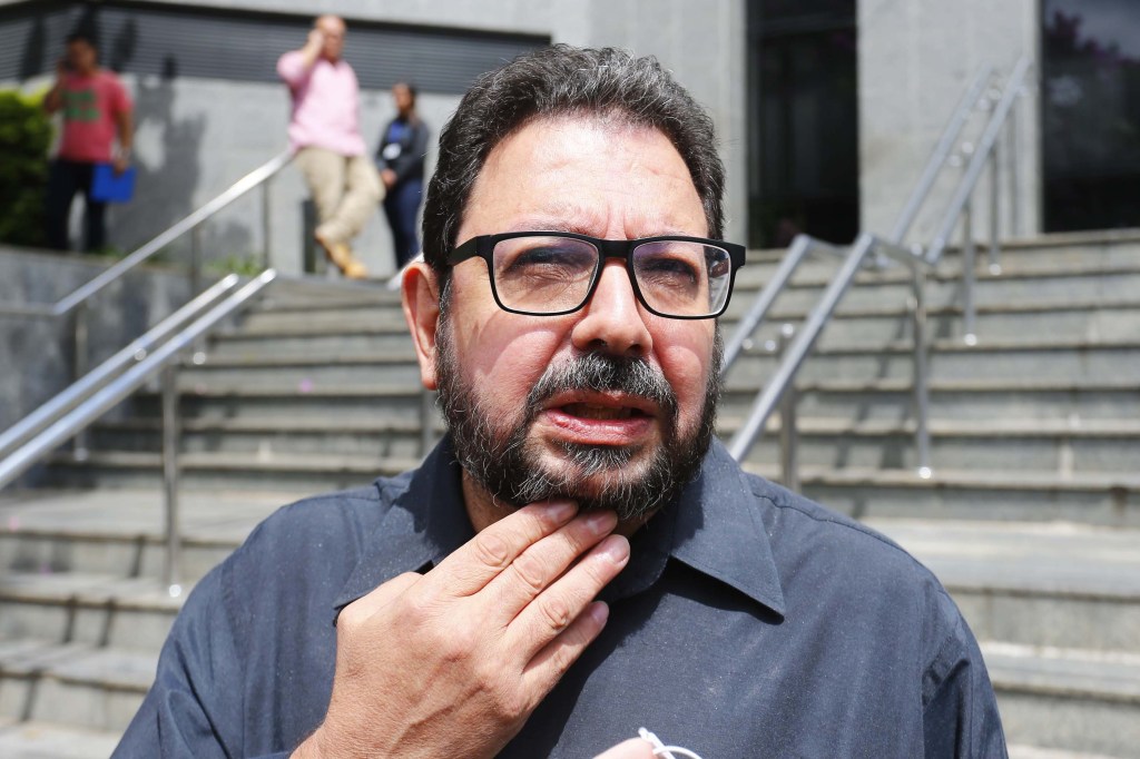 PF conduz coercitivamente blogueiro Eduardo Guimarães