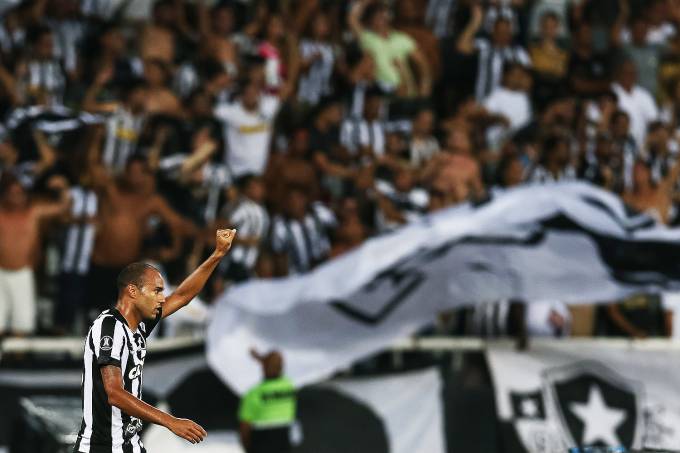 Roger – Partida entre Botafogo e Estudiantes