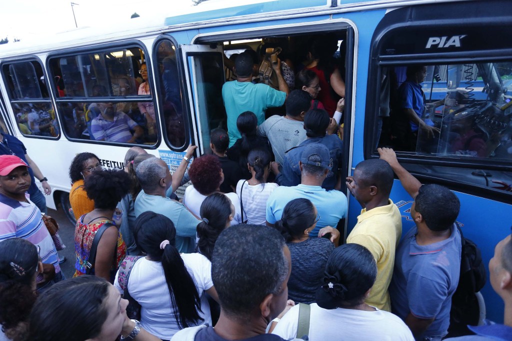 Paralisações afetam o transporte público no país
