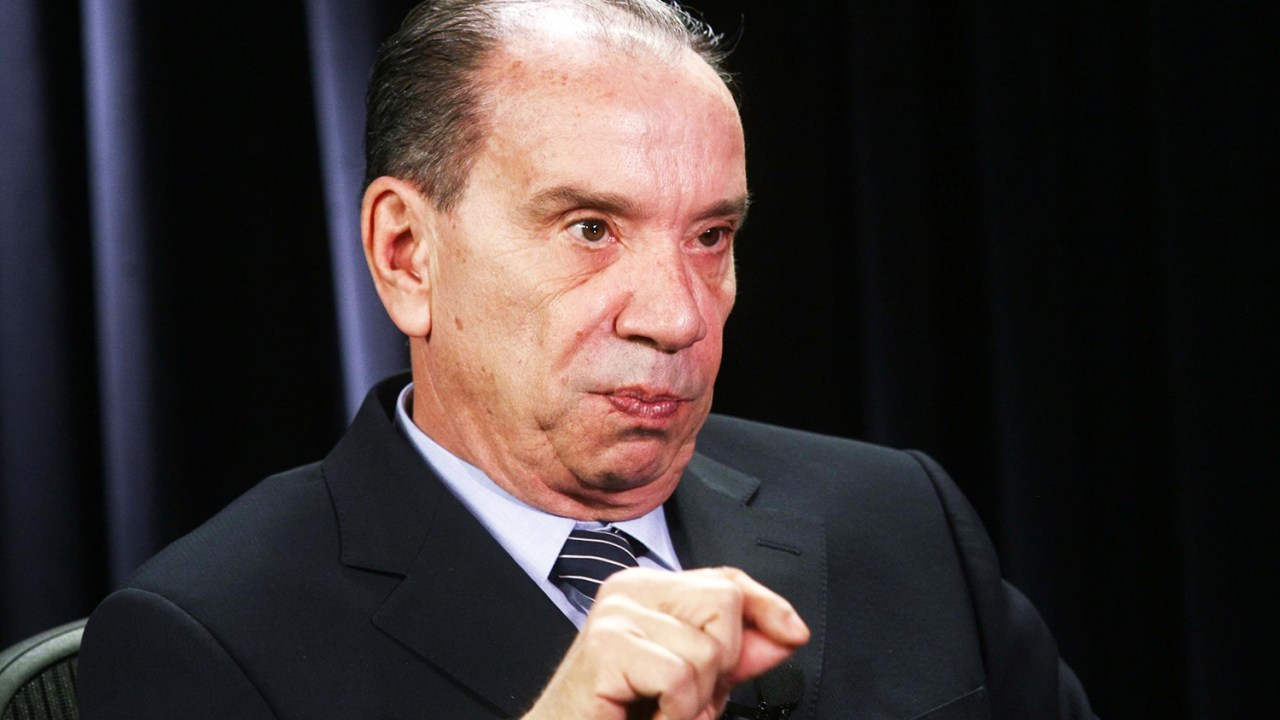 O senador Aloysio Nunes Ferreira Filho (PSDB-SP), no estúdio do Grupo Folha, em Brasília (DF) - 13/05/2013