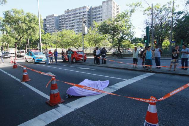 Tentativa de assalto termina com a morte de uma vítima em frente à Uerj, no Maracanã, Zona Norte do Rio de Janeiro - 16/03/2017 Tentativa de assalto termina com a morte de uma vítima em frente à Uerj, no Maracanã, Zona Norte do Rio de Janeiro - 16/03/2017