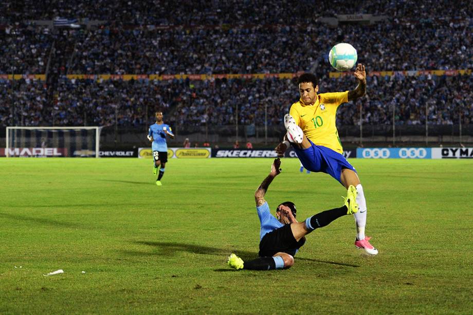 Neymar durante o jogo do Brasil contra o Uruguai pelas eliminatórias para a Copa da Russia de 2018, no Estádio Centenário em Montevidéu