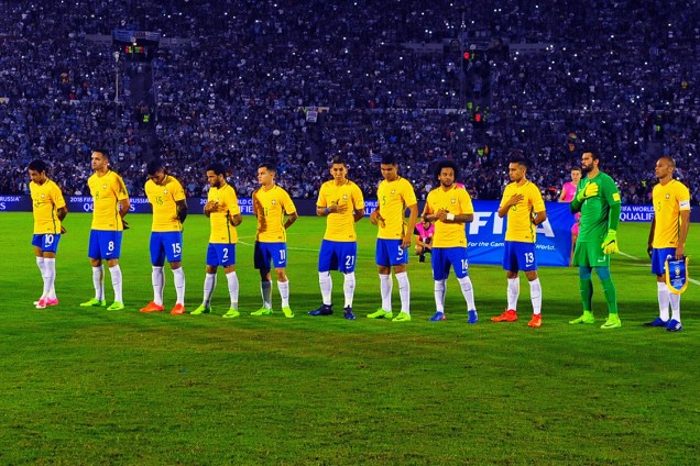 Jogadores do Brasil antes do início da partida contra o Uruguai, pela eliminatórias da <span>Copa da Russia de 2018</span>, em Montevidéu