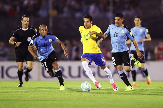 Neymar durante o jogo do Brasil contra o Uruguai pelas eliminatórias para a Copa da Russia de 2018, no Estádio Centenário em Montevidéu