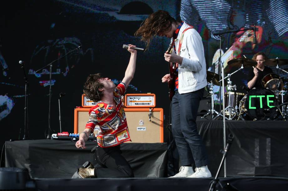 Show do Cage the Elephant levanta o público na 6ª edição do Lollapalooza