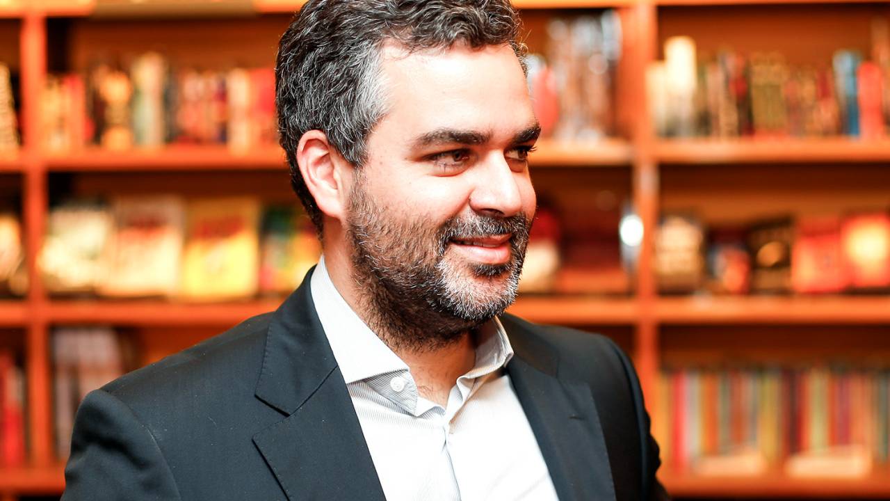 Carlos Andreazza no lançamento de "Gerald Thomas - Entre duas fileiras"