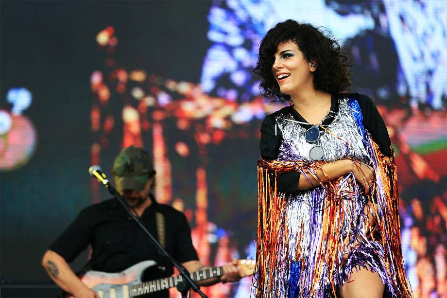 A cantora Céu abre o palco principal  no segundo dia do Festival Lollapalooza 2017 no autódromo de Interlagos, em São Paulo