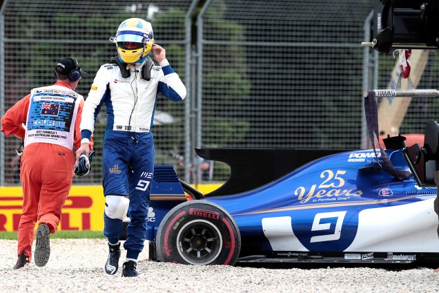 No treino desta sexta-feira (24), Marcus Ericsson, da Sauber, derrapou e saiu da pista