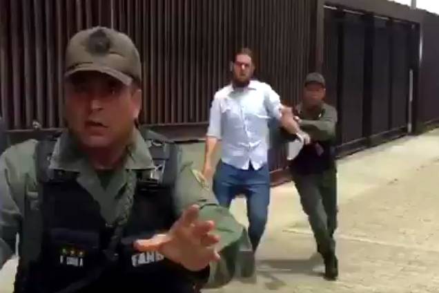 Deputados são agredidos na venezuela - 30/03/2017