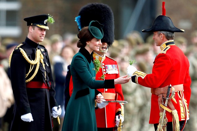 A Duquesa de Cambridge, Kate Middleton, e o Príncipe William visitam a Guarda Irlandesa durante o dia de São Patrício em Londres, Inglaterra - 17/03/2017