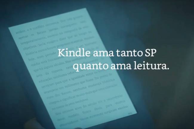 Amazon produz novo comercial do Kindle