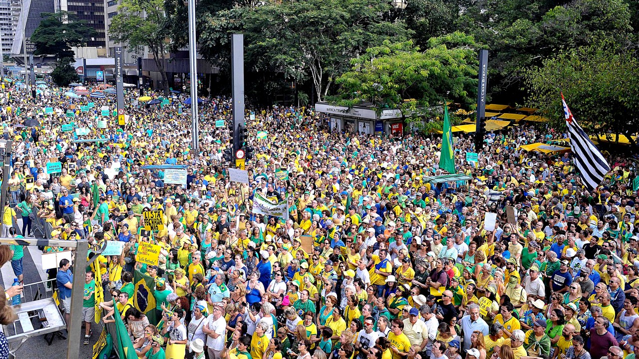 Manifestações a favor da Lava-Jato organizadas pelo "Movimento Brasil Livre" (MBL) e "Vem Pra Rua" em 2017.