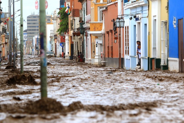 Enchente atinge a cidade de Trujillo, no Peru. Causadas pelo fenômeno "el niño costero", enchentes e deslizamentos deixaram dezenas de mortos e desabrigados - 18/03/2017