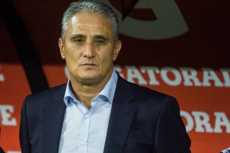 O técnico Tite durante a partida contra o Paraguai no Itaquerão