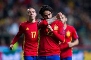 Jogadores da seleção da Espanha comemoram gol durante partida contra Israel, durante eliminatórias para a Copa do Mundo 2018