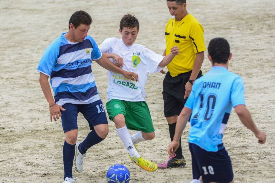 O 'anjo da Chapecoense' em ação em um torneio na Colômbia