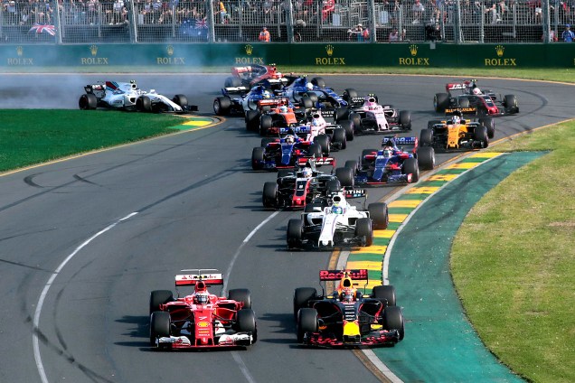 Competidores na primeira volta do Grand Prix da Austrália, que aconteceu hoje pela manhã