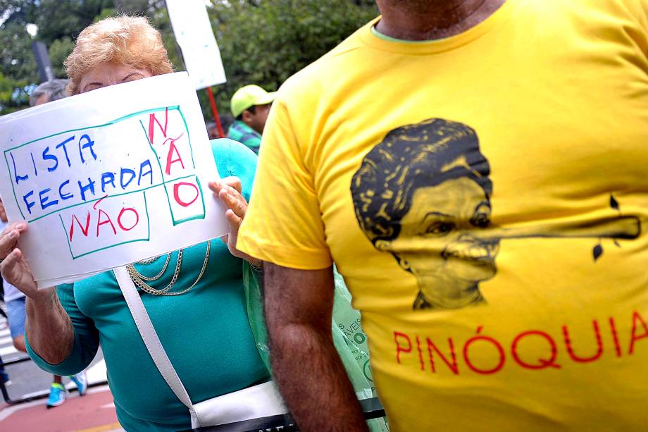 Na Avenida Paulista, manifestação organizada pelos movimentos sociais MBL (Movimento Brasil Livre) e "Vem Pra Rua", que também aconteceu em outras cidades do Brasil