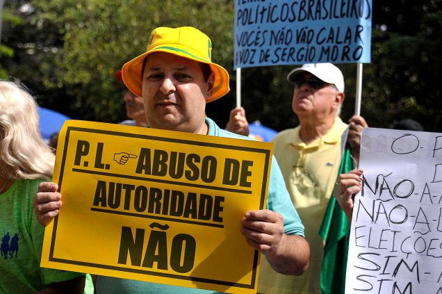 Na Avenida Paulista, manifestação organizada pelos movimentos sociais MBL (Movimento Brasil Livre) e "Vem Pra Rua", que também aconteceu em outras cidades do Brasil