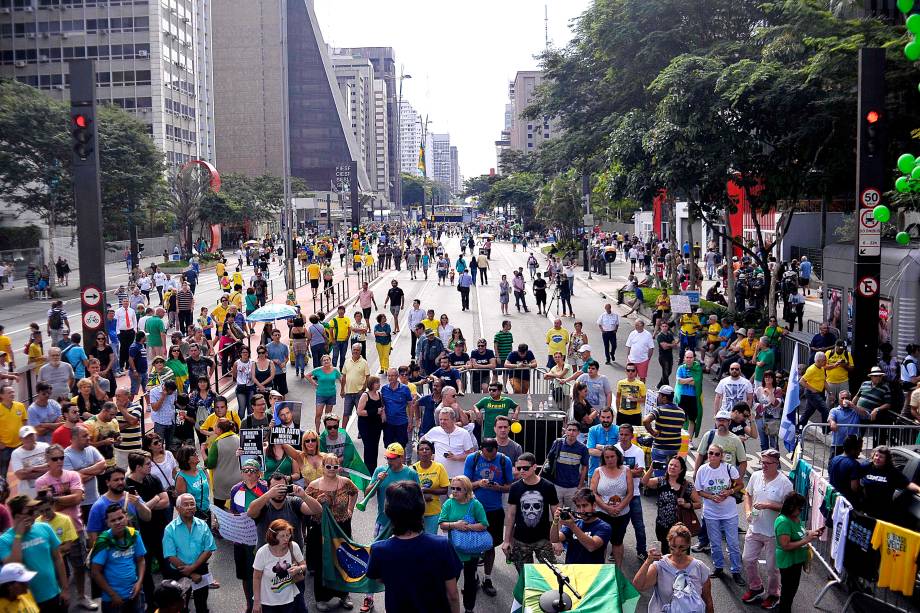 Na Avenida Paulista, manifestação organizada pelos movimentos sociais MBL (Movimento Brasil Livre) e "Vem Pra Rua", que também aconteceu em outras cidades do Brasil