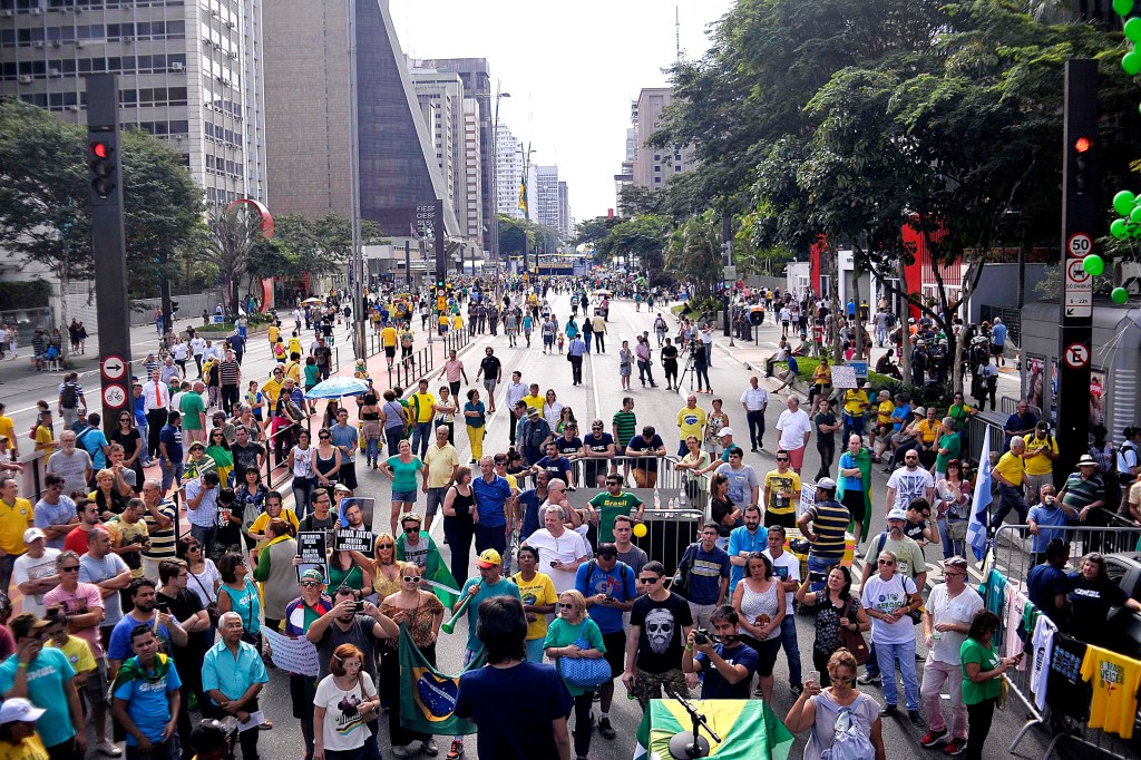 Manifestações organizadas pelo "Movimento Brasil Livre" (MBL) e "Vem Pra Rua" na Avenida Paulista - 26/03/2017