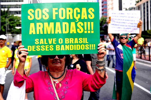 Na Avenida Paulista, manifestação organizada pelos movimentos sociais MBL (Movimento Brasil Livre) e "Vem Pra Rua", que também aconteceu em outras cidades do Brasil