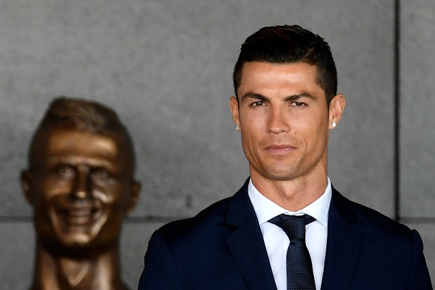 O craque português Cristiano Ronaldo participa de cerimônia no aeroporto da Ilha da Madeira rebatizado com seu nome - 29/03/2017