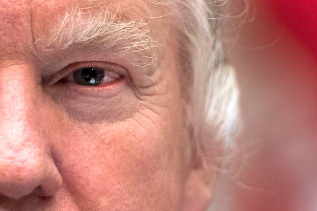 O presidente dos Estados Unidos, Donald Trump, participa de reunião com empresárias de pequenos negócios na Casa Branca, em Washington -27/03/2017 O presidente dos Estados Unidos, Donald Trump, participa de reunião com empresárias de pequenos negócios na Casa Branca, em Washington -27/03/2017
