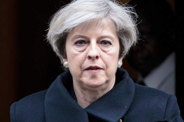 A primeira-ministra britânica, Theresa May, deixa sua residência  oficial em Downing Street, na manhã seguinte ao ataque terrorista na ponte de Westminster, em Londres - 23/03/2017