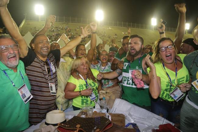 Imperianos comemoram o título do Grupo de Acesso do carnaval de 2017