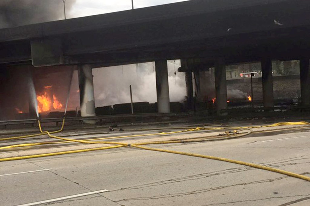 Incêndio em uma rodovia em Atlanta, nos Estados Unidos
