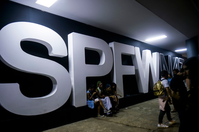 Fachada da São Paulo Fashion Week, na Bienal do Ibirapuera