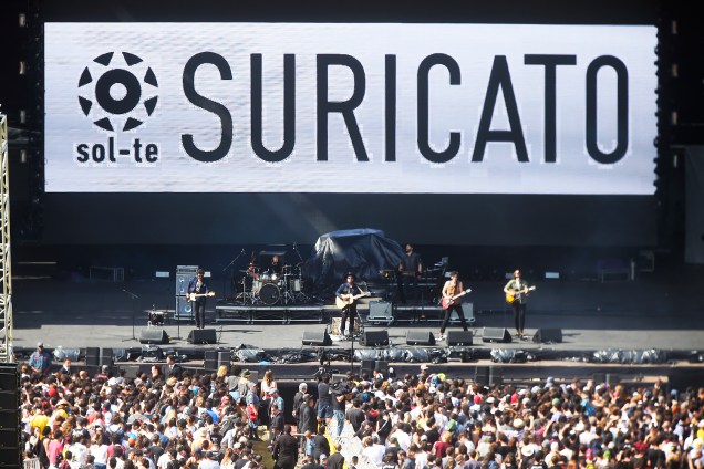 Suricato no palco principal da 6ª edição do Lollapalooza no autódromo de Interlagos