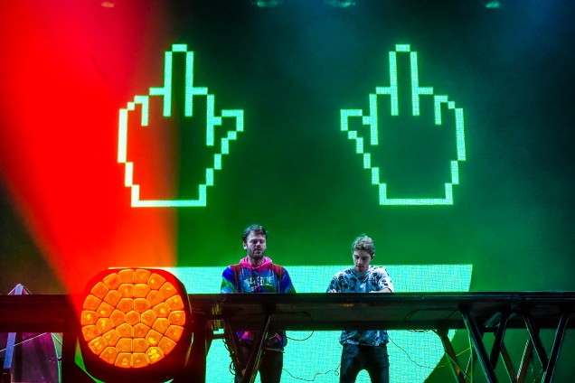 O duo americano Chainsmokers se apresenta no primeiro dia do Lollapalooza 2017
