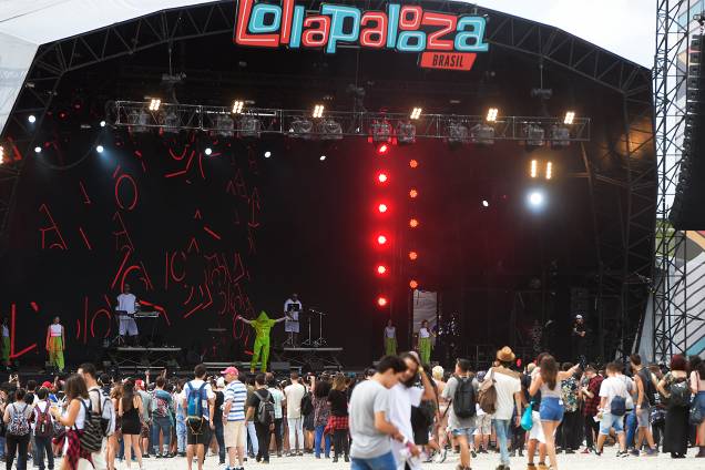 Jaloo abre o palco AXE da 6ª edição do Lollapalooza no autódromo de Interlagos Jaloo abre o palco AXE da 6ª edição do Lollapalooza no autódromo de Interlagos