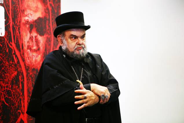 José Mojica Marins, o Zé do Caixão, durante a coletiva de imprensa do filme "Encarnação do Demônio", no Cine Sesc. José Mojica Marins, o Zé do Caixão, durante a coletiva de imprensa do filme "Encarnação do Demônio", no Cine Sesc.