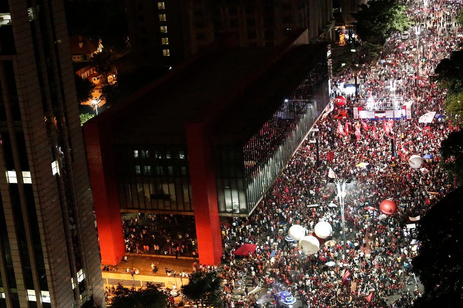 Manifestantes ocupam a avenida Paulista durante protesto contra as reformas trabalhista e da Previdência propostas pelo governo Michel Temer - 15/03/2017