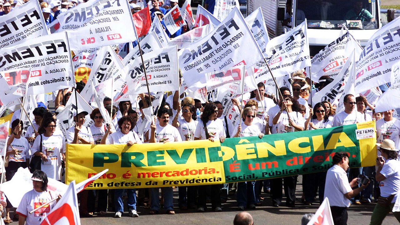 Manifestação de funcionários públicos federais contra a reforma na Previdência - (2003)