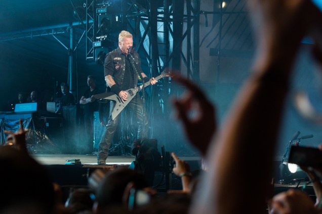 O vocalista do Metallica, James Hetfild no palco principal durante o show mais esperado do primeiro dia da 6ª edição do Lollapalooza