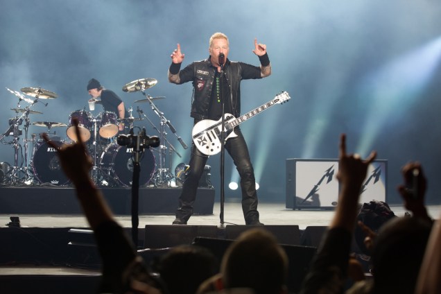 O vocalista do Metallica, James Hetfild no palco principal durante o show mais esperado do primeiro dia da 6ª edição do Lollapalooza