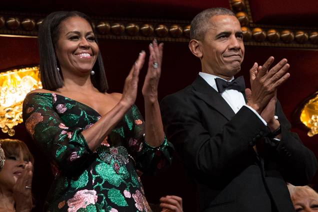 Barack Obama e a primeira-dama, Michelle Obama, comparecem em concerto no Kennedy Center, em Washington