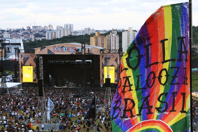 Público curte show no segundo dia do festival Lollapalooza, que acontece no Autódromo de Interlagos